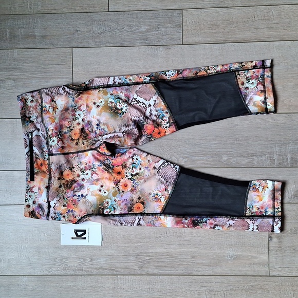 NWT KI Pro Performance Floral Workout Cropped Leggings Size S - Picture 3 of 6
